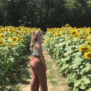 Meet your Posher, Alexis